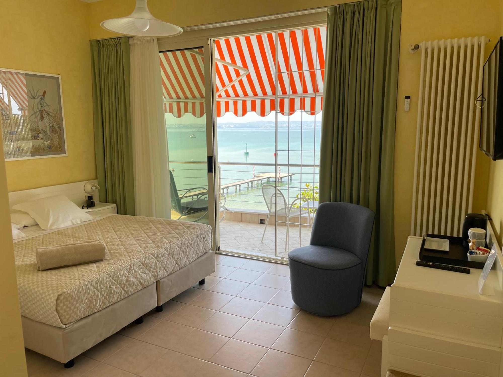 Le Petit Du Lac Sirmione Quarto foto
